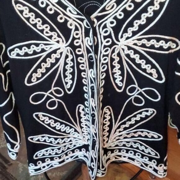 Lauren Michelle Embroidered Embellished Long Sleeve Vneck Sz. MP Blouse - Picture 5 of 9